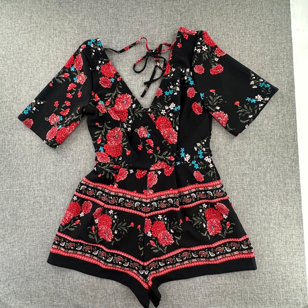 NEW! Miami By Francesca's Romper Small Floral V-Neck Black Red Figure Flattering